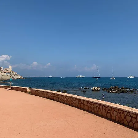 Central * Antibes